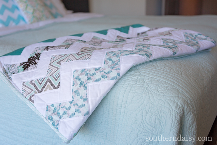 Chevron Quilt {Free Pattern} - southerndaisy.com
