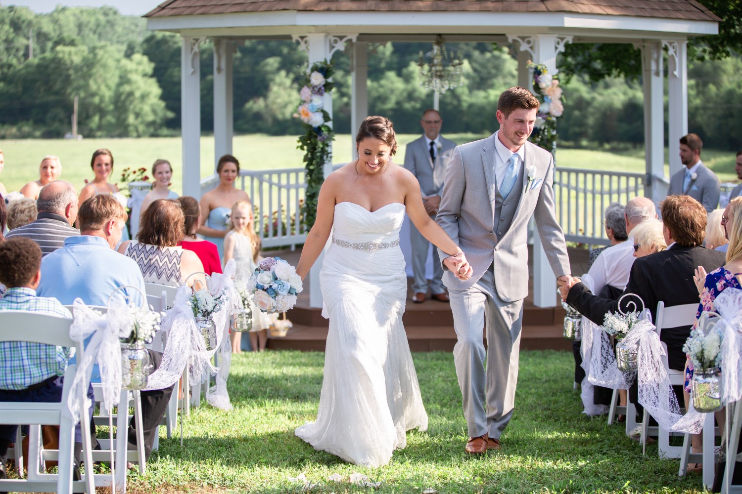 Wedding ceremony at Rock Creek Farm in Gallatin Tn - Nashville Photographer