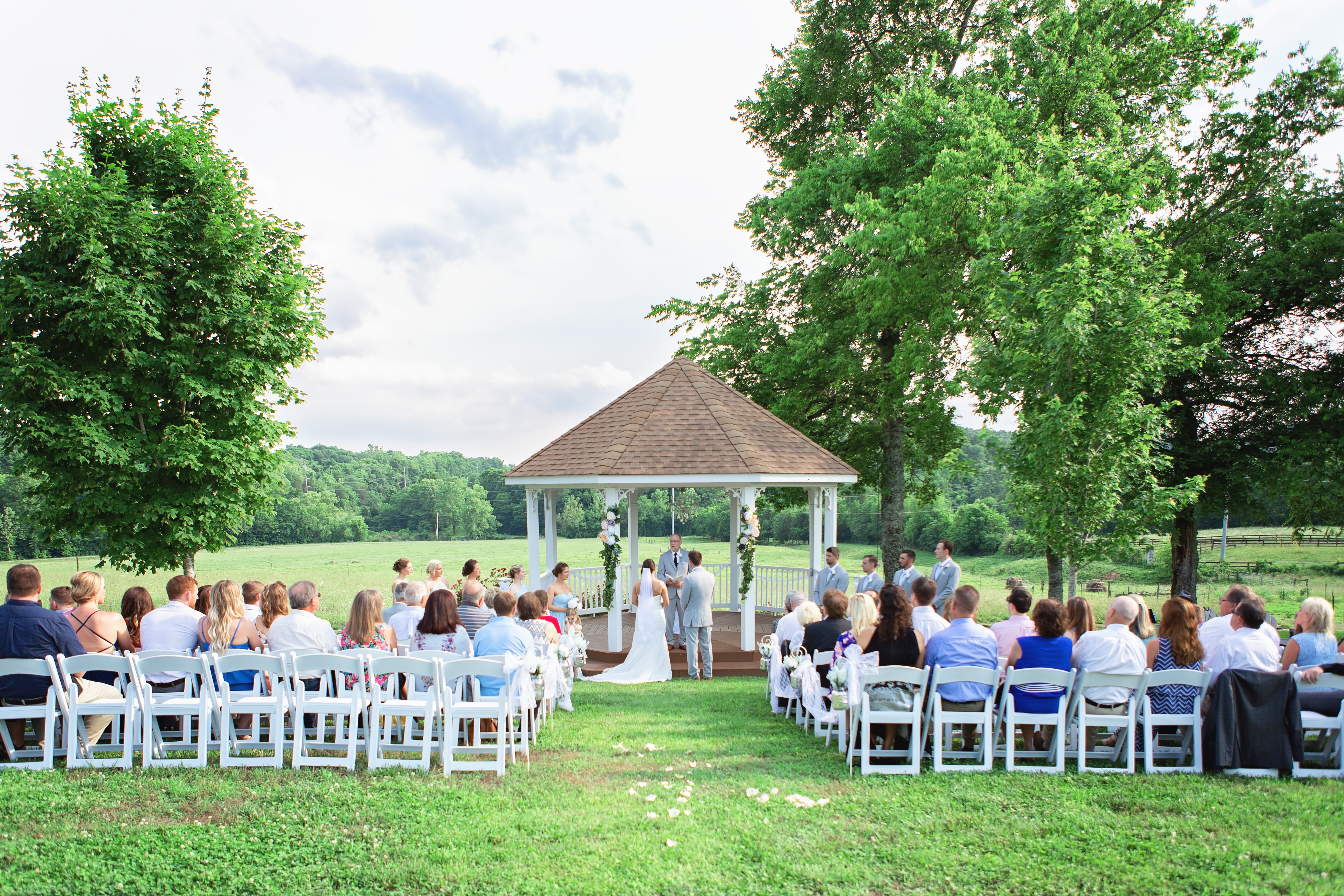 Wedding ceremony at Rock Creek Farm in Gallatin Tn - Nashville Photographer