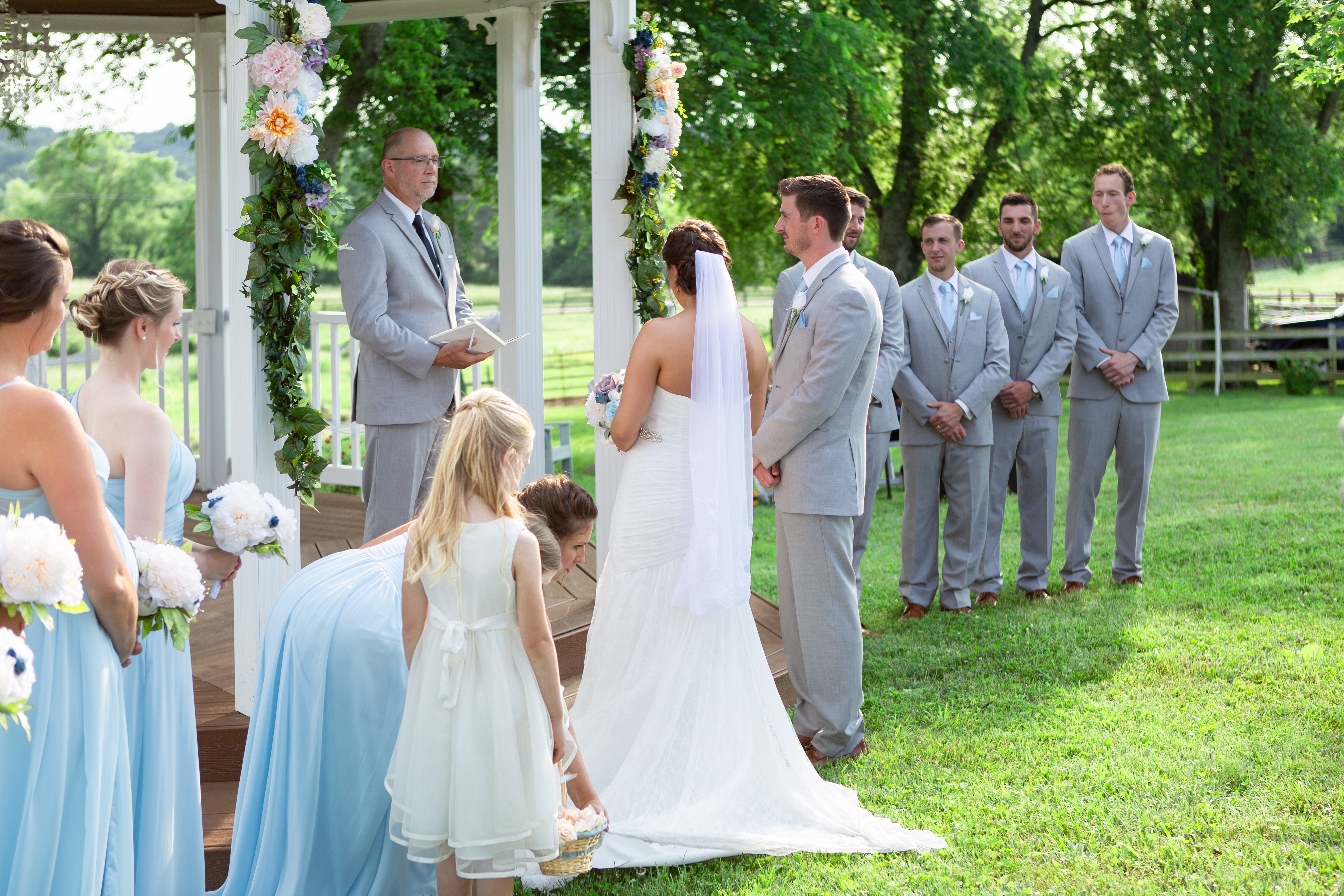 Wedding ceremony at Rock Creek Farm in Gallatin Tn - Nashville Photographer