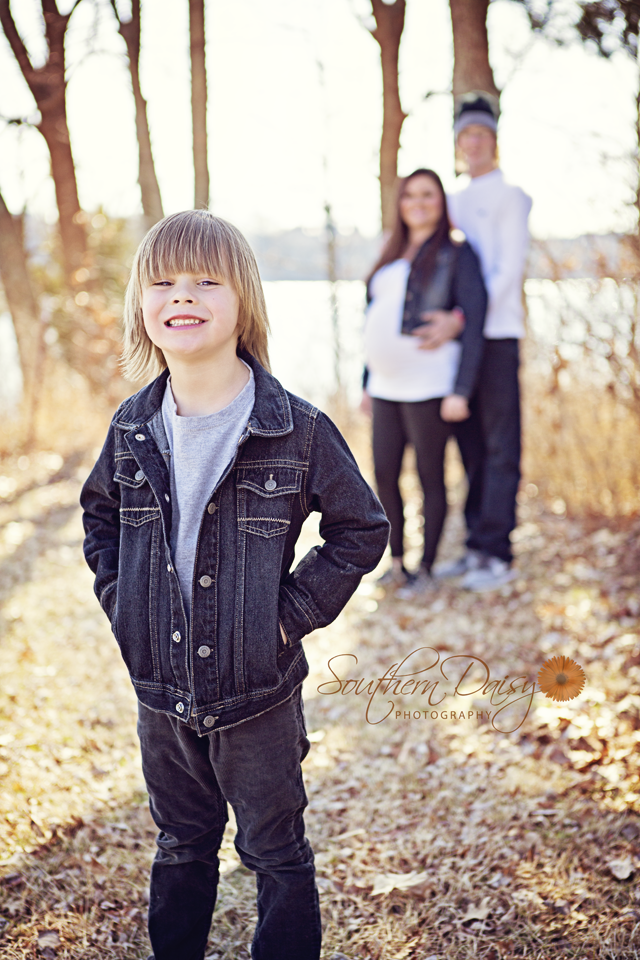 Maternity Photo with Older Sibling | Southern Daisy Photography