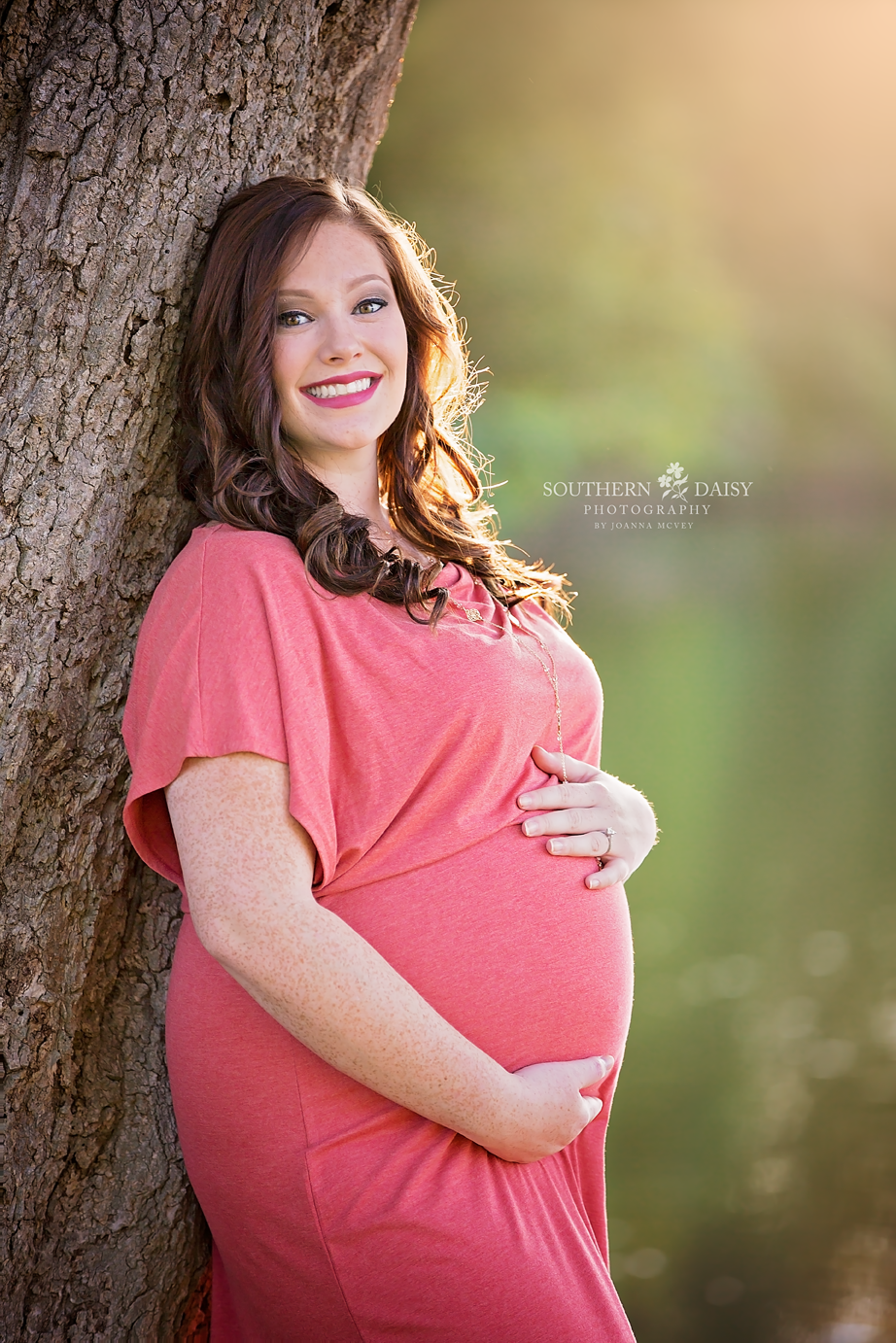 Pregnant mother leaning against tree - tennessee maternity portraits