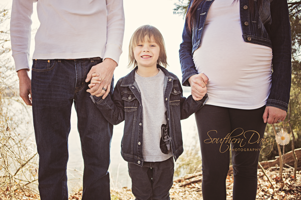 Maternity Photo with Older Sibling | Southern Daisy Photography