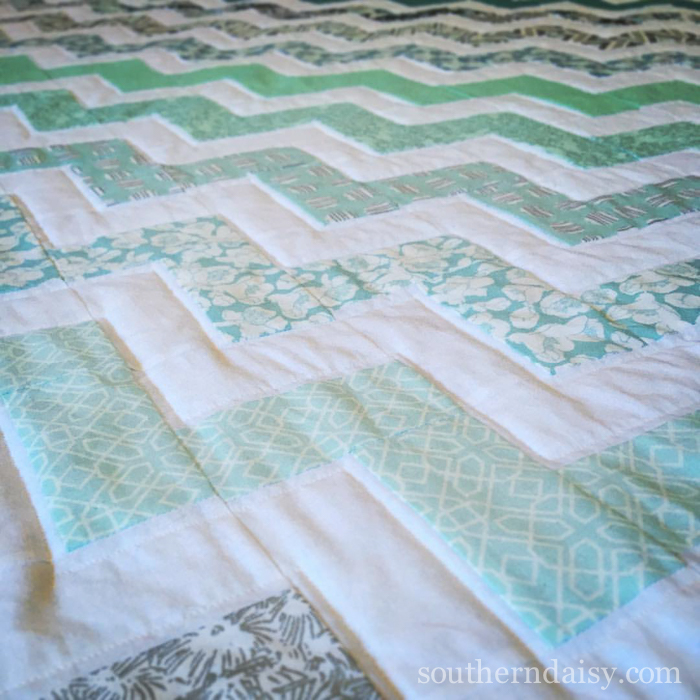 Chevron Quilt {Free Pattern} - southerndaisy.com