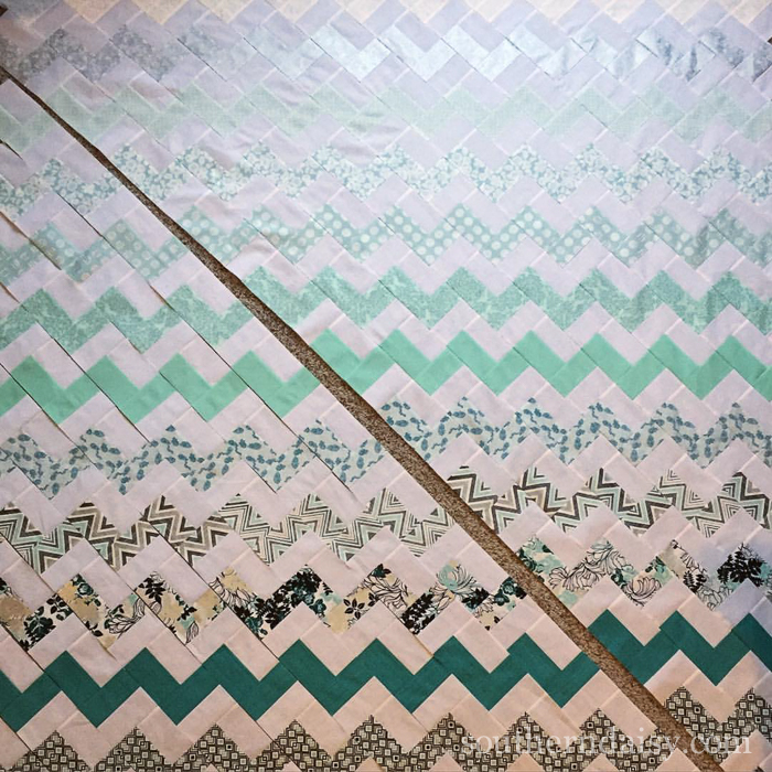 Chevron Quilt {Free Pattern} - southerndaisy.com