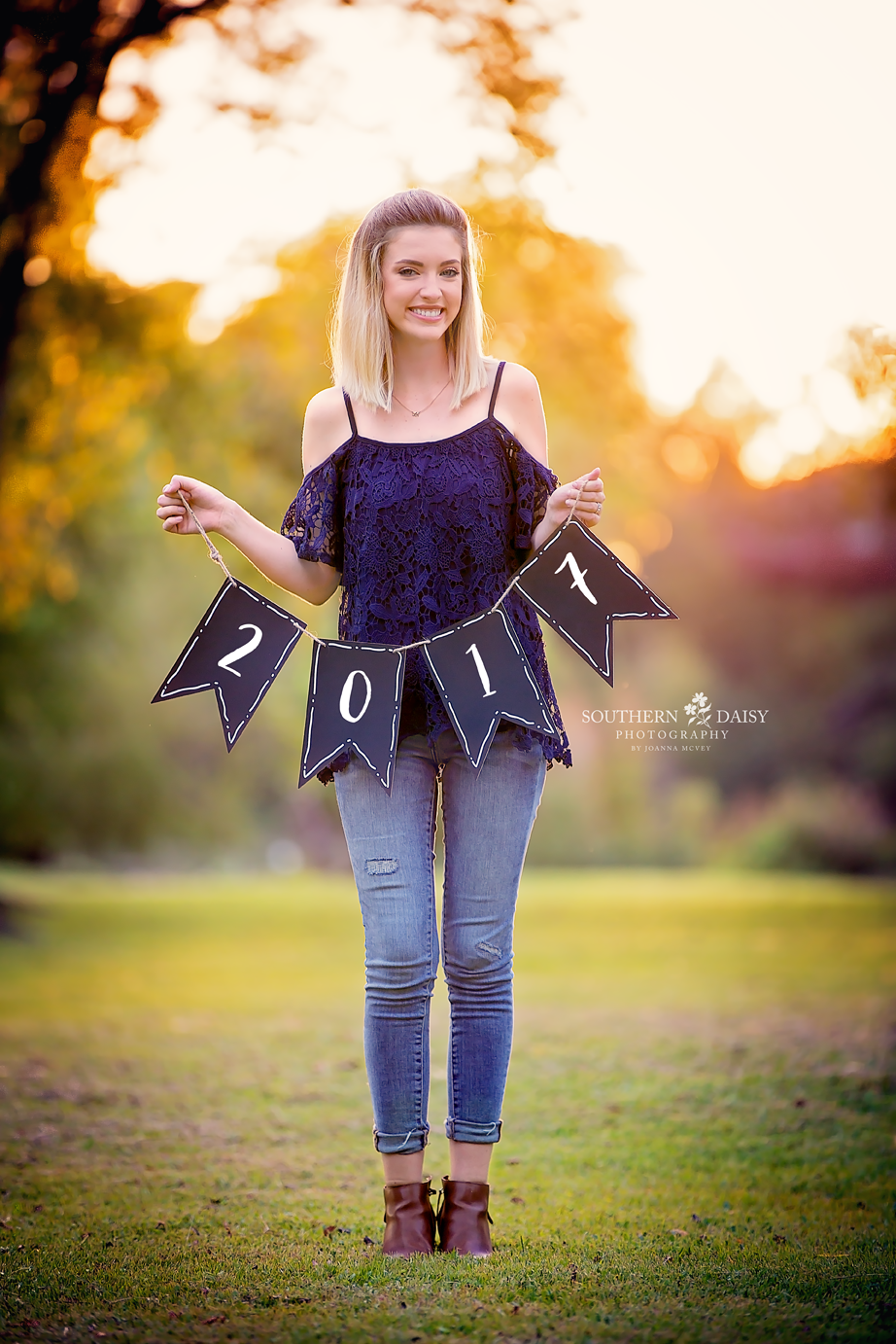 2017 Senior Girl holding sign - Middle Tennessee Senior Portraits
