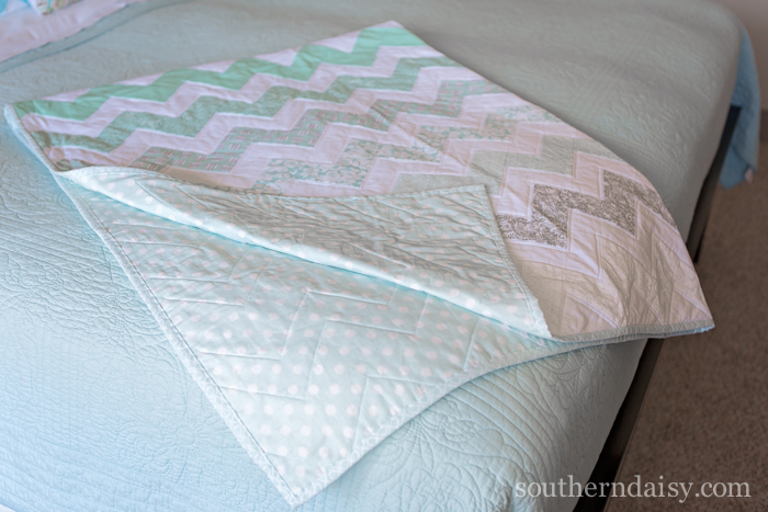 Chevron Quilt {Free Pattern} - southerndaisy.com
